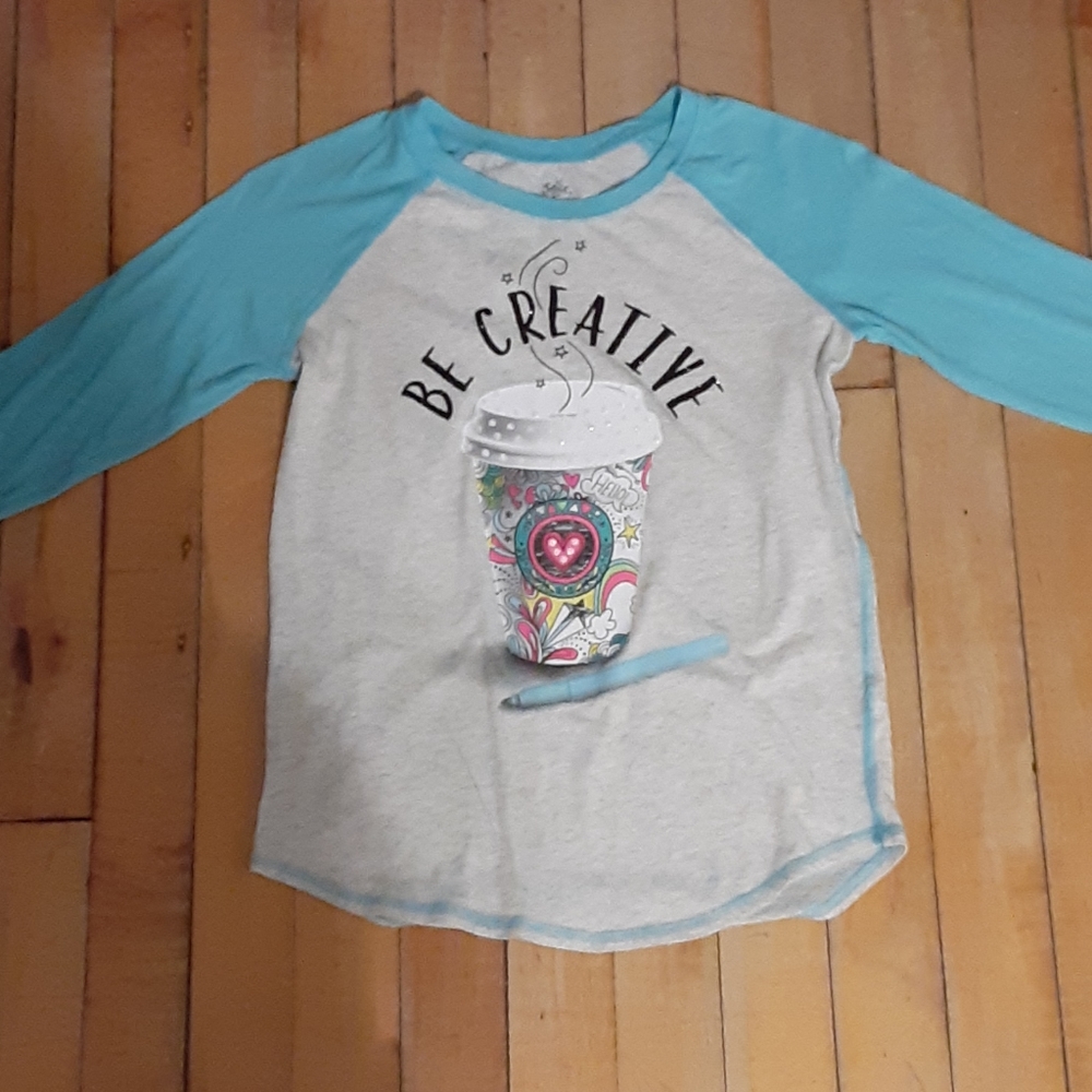 Quater sleeve shirt for young girls.